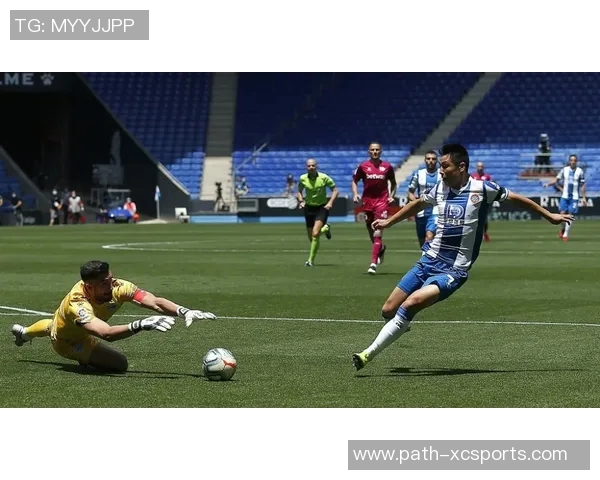 迈尼昂的崛起与挑战：从青涩小将到世界级门将的蜕变之路